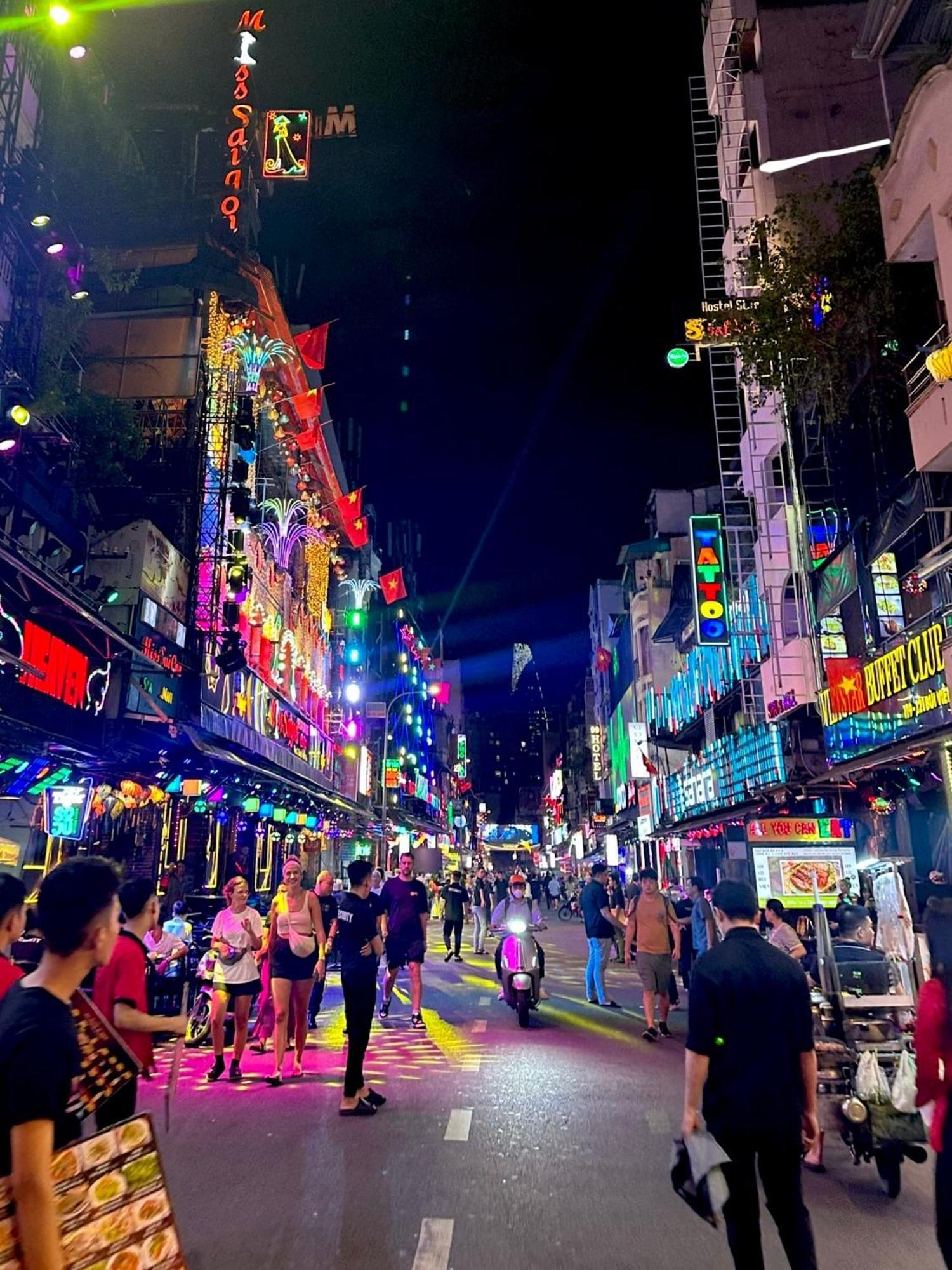 The Hidden Hogwarts - Nearly Bui Vien Walking Street Aparthotel Ho Şi Min Exterior foto